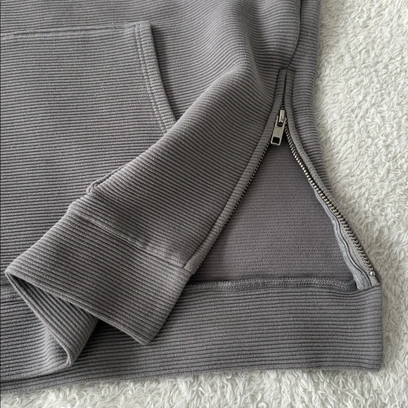 Peloton Gray Ribbed Pullover Hoodie Side Zip Split Hem Size M - Picture 8 of 13
